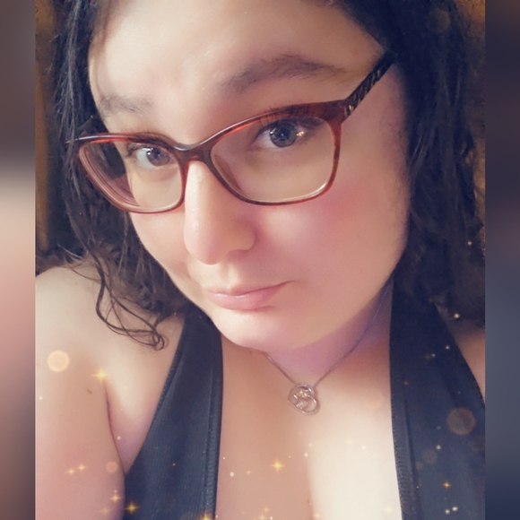 Meet your Posher, Jade - Picture 2 of 16